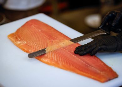 Experts say to eat these 5 foods for healthy skin