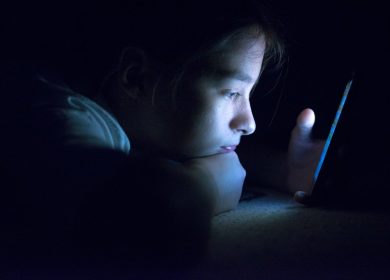 New study finds screen time isn’t the problem, but how much we use it and when