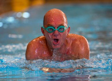 Olympic gold medallist gives 5 key tips for older swimmers returning to the pool