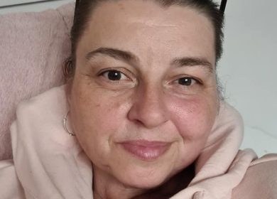 Mum diagnosed with metastatic cancer after finding lump on her neck